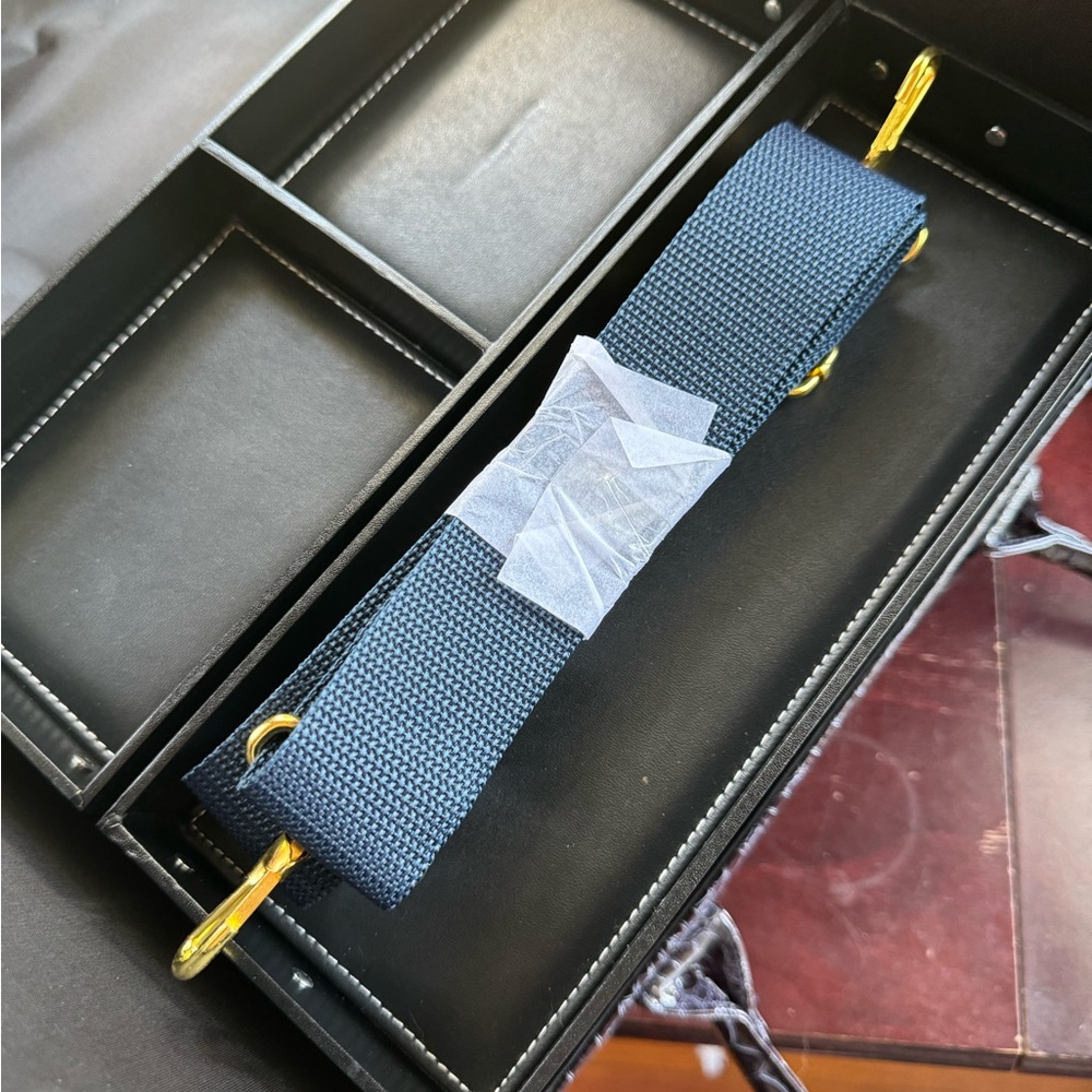 SENEGENCE | Blue Alligator Large Makeup Caddy - Picture 5 of 7
